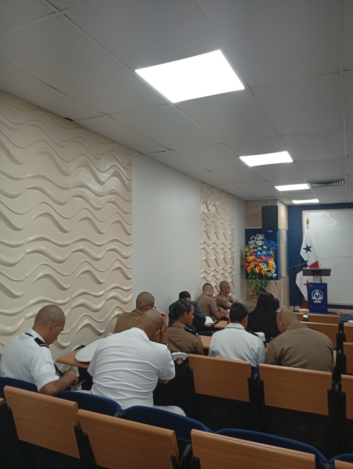 Cadetes y podio oficial en el Auditorio de la UMIP
